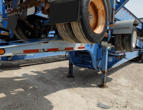432111 Spread axle tank chassis (2) lr