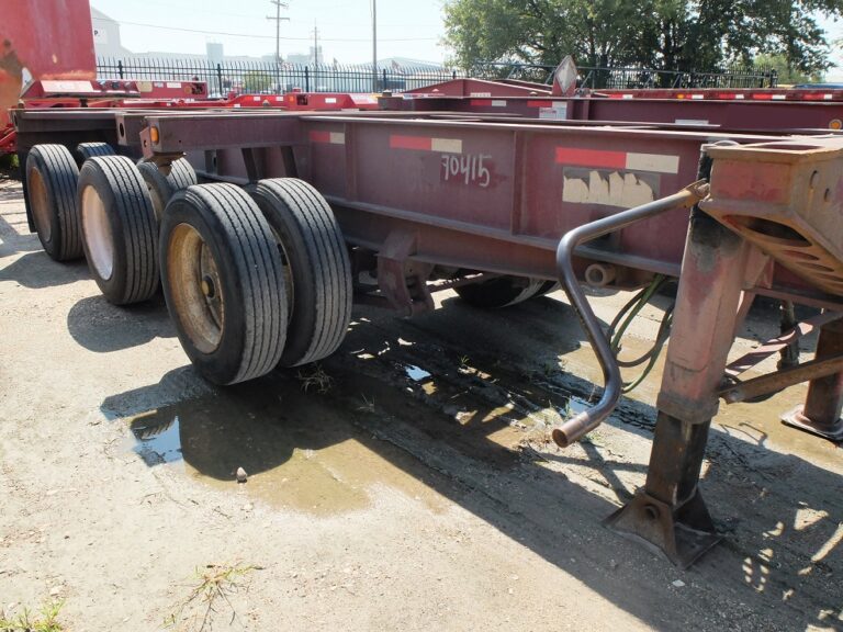 070415 20′40′ triaxle container chassis (6) lr Innova Industries.