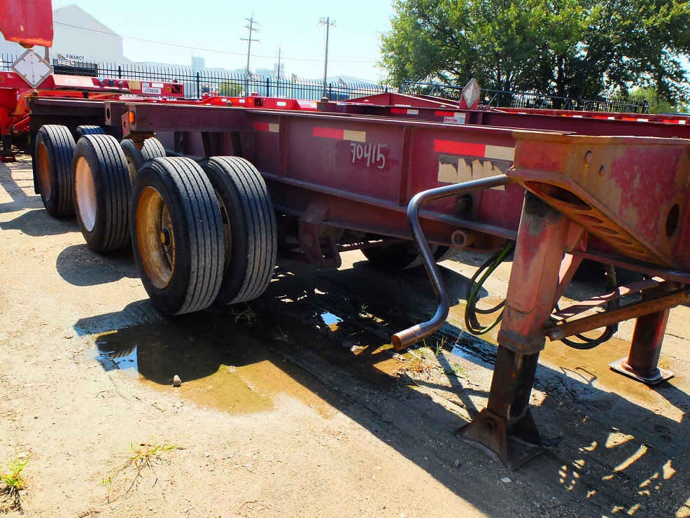 070415 20'-40' tri-axle container chassis (7) lr