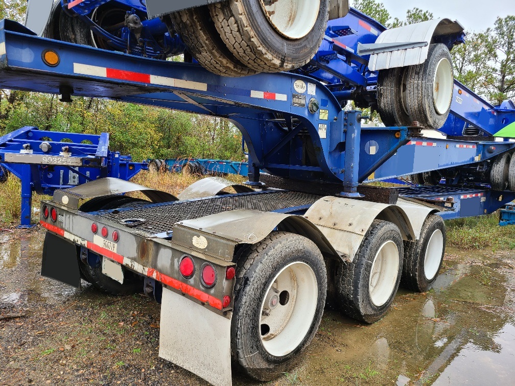 20 ft. Tri-Axle Tank Chassis - 900718 (4) lr