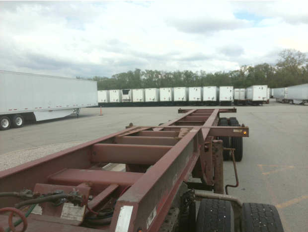070058 Tri-Axle 20' Chassis (1)