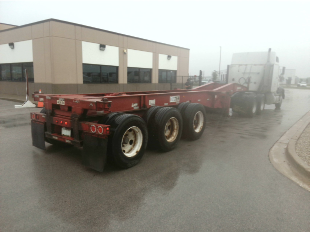 070159 Tri-Axle 20' Chassis (5)